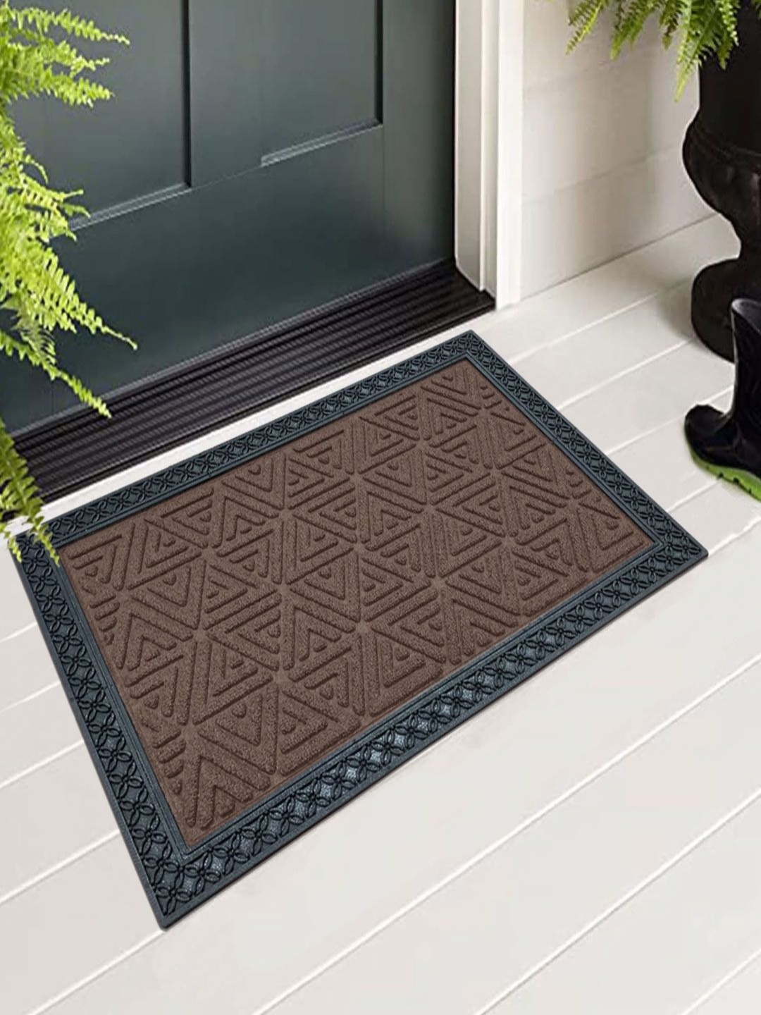 

LUXEHOME INTERNATIONAL Brown & Black Triangle-Designed Anti-Skid Waterproof Doormat