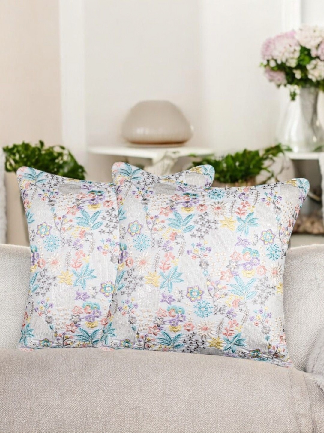 

Vendola White & Blue Set of 2 Floral Velvet Square Cushion Covers