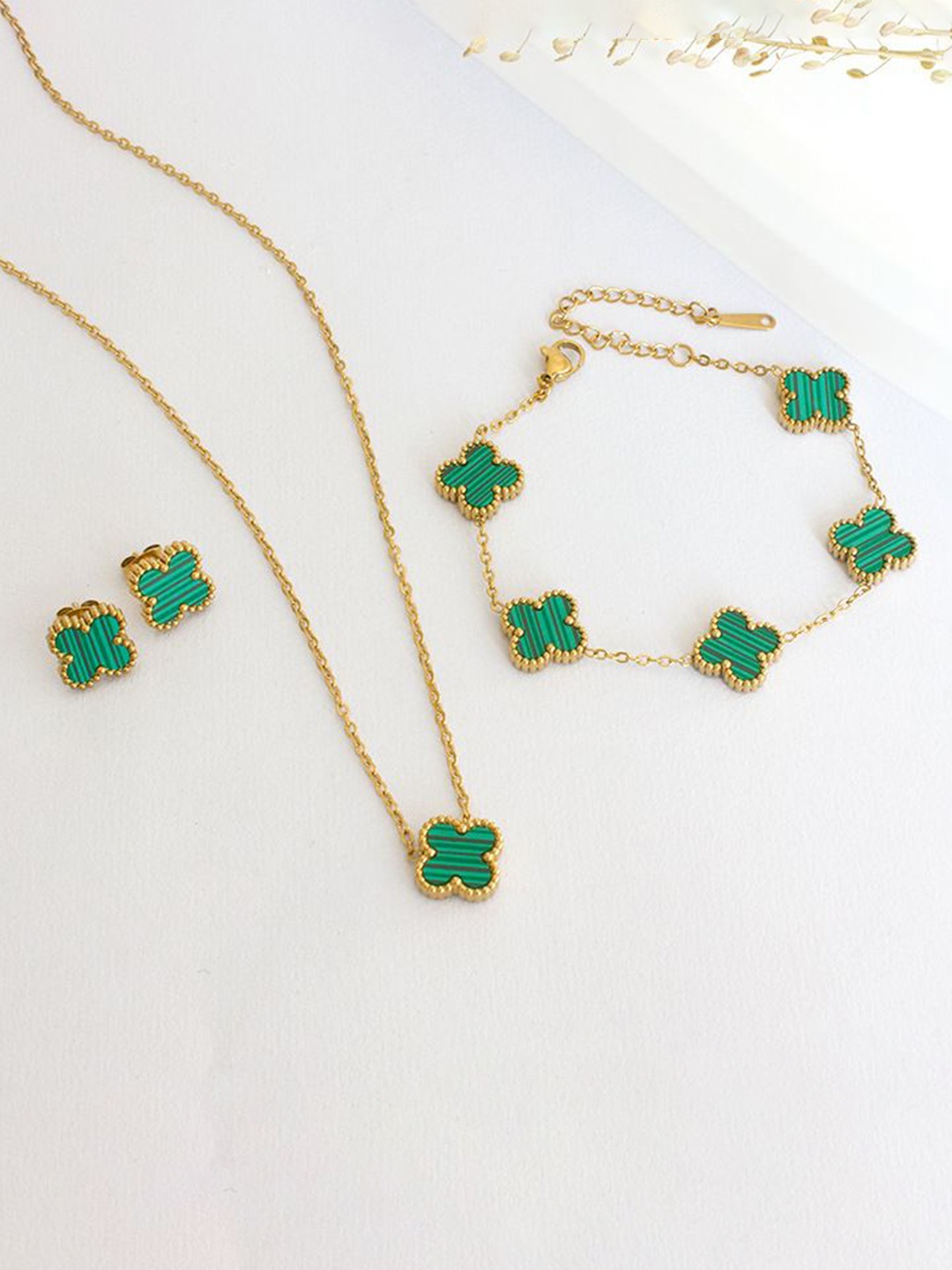 

DIVASTRI Gold-Plated Stainless Steel Anti Tarnish Floral Clover Jewellery Set