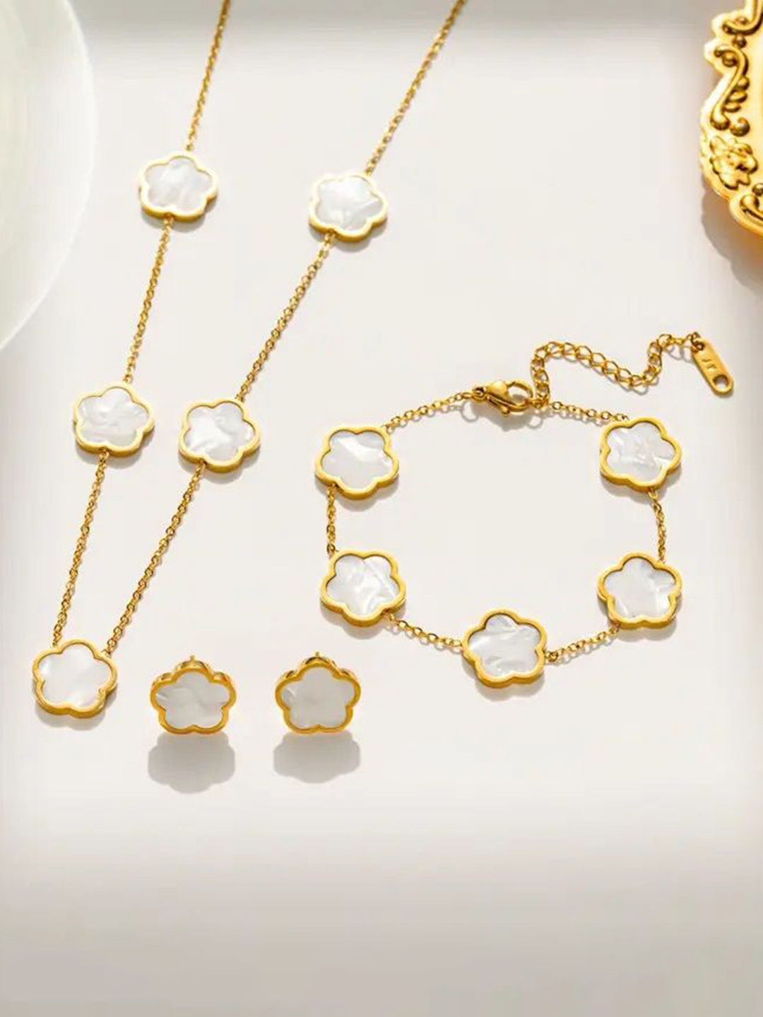 

DIVASTRI Gold-Plated Stainless Steel Anti Tarnish Floral Clover Jewellery Set