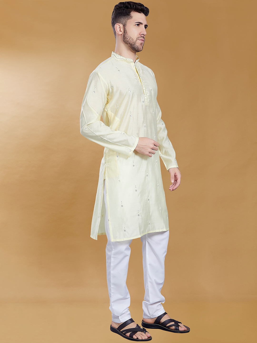 

DIVISIVE Geometric Embroidered Mandarin Collar Thread Work Kurta, Yellow