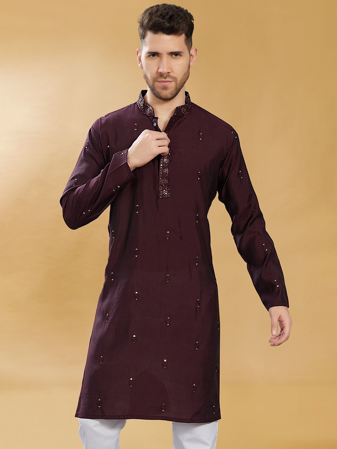 

DIVISIVE Men Floral Embroidered Sequnnied Mandarin Collar Art Silk Straight Kurta, Purple