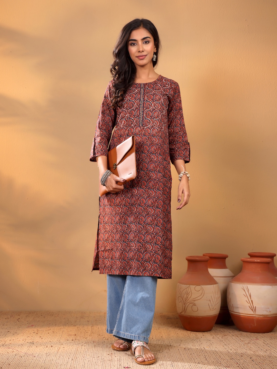 

Varanga Floral Printed Round Neck Thread Work Straight Kurta, Maroon