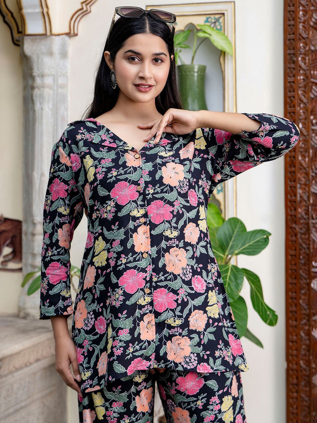 

Jasoriya Floral Printed Lapel Collar Tunics And Palazzo, Black