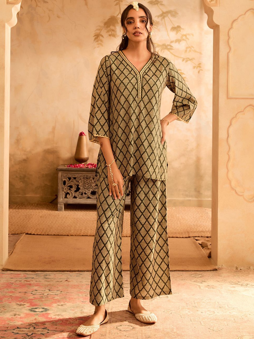 

Bani Women Geometric Embroidered V-Neck Tunic With Palazzos Co-Ords, Green