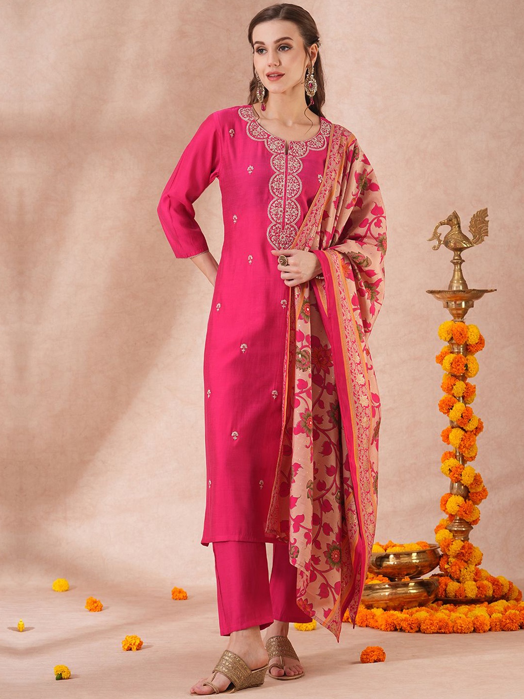 

FASHOR Ethnic Motifs Embroidered Sequinned Straight Kurta With Trousers & Dupatta, Pink