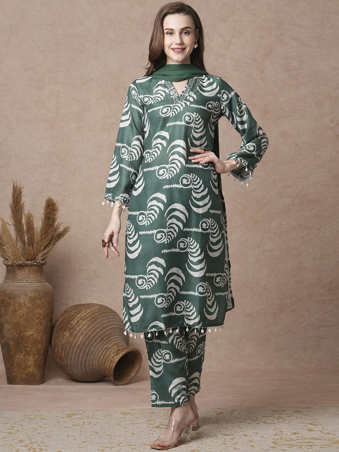 

FASHOR Women Ethnic Motifs Printed Regular Beads and Stones Kurta with Trousers & With Dupatta, Green