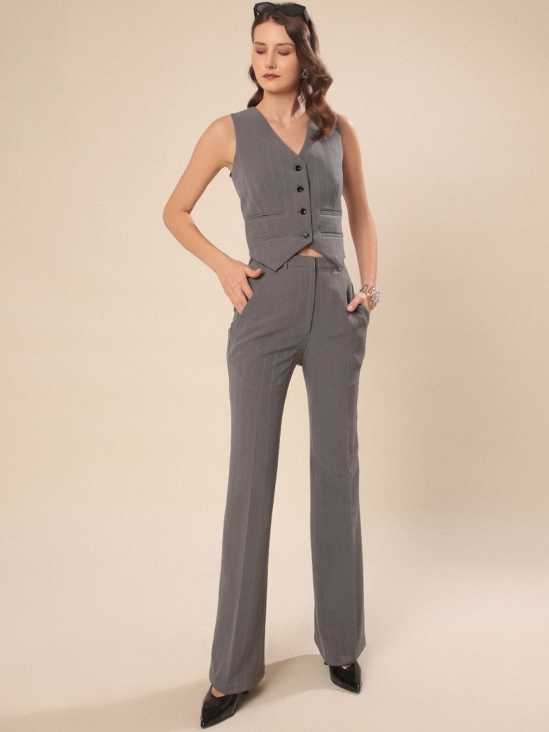 

VOLCAPE WINNIE Striped Sleeveless Single-Breasted Slim Fit Waistcoat And Trousers, Grey