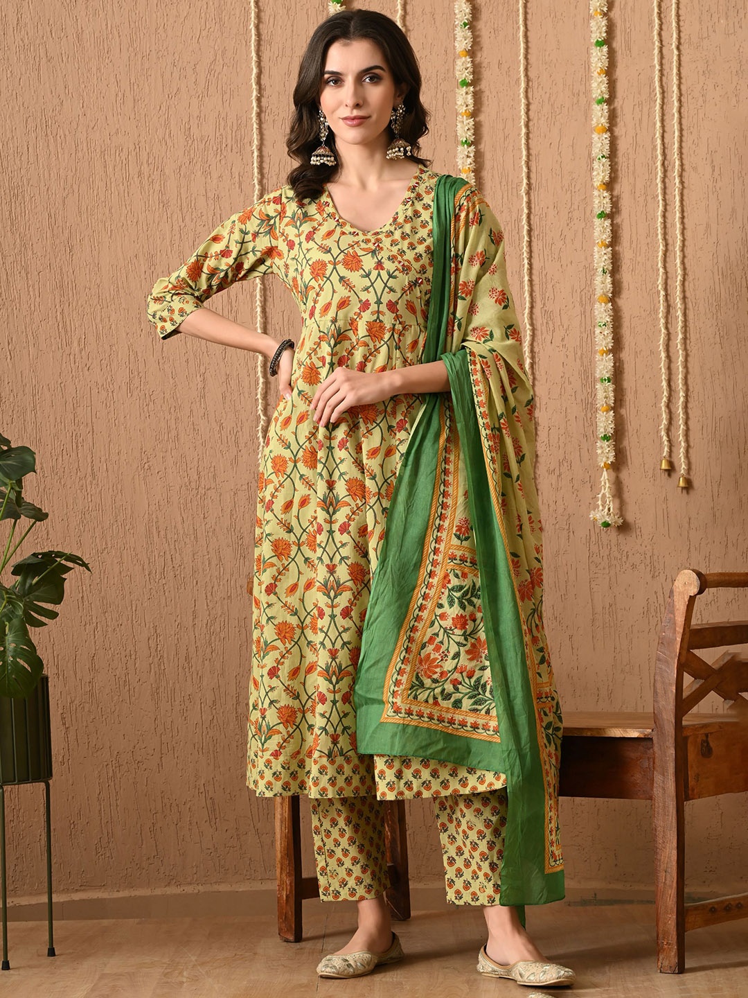 

KEOSA Floral Printed V-Neck Pure Cotton Panelled Anarkali Kurta With Trousers & Dupatta, Green