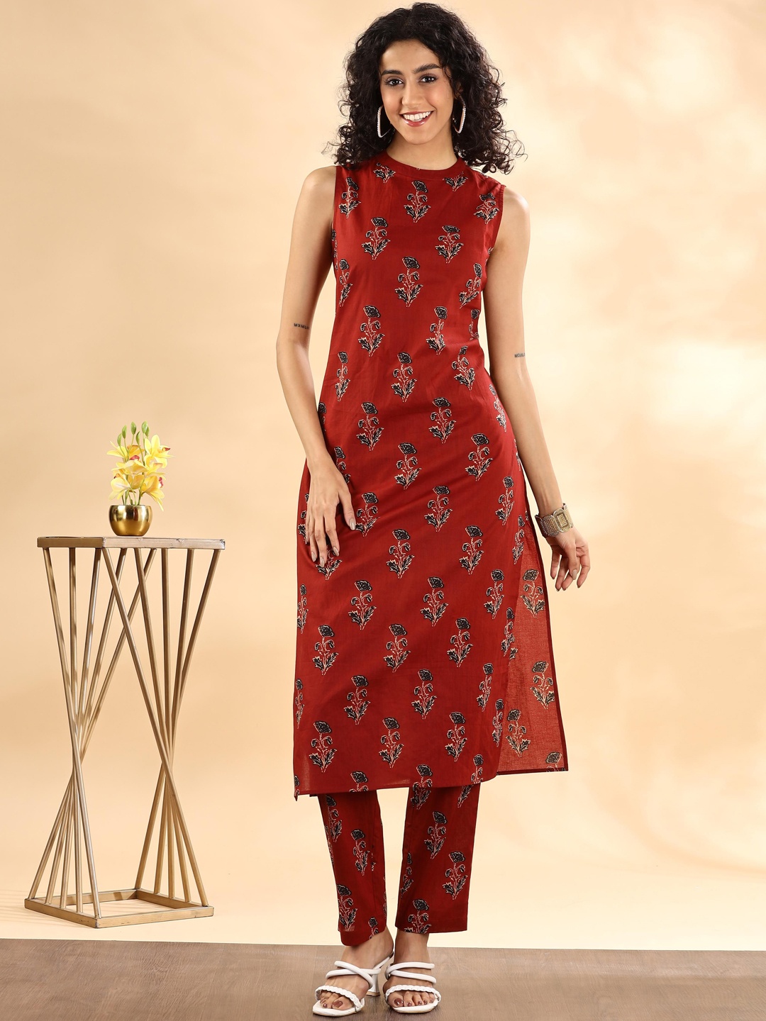 

Anouk Maroon Floral Printed Mandarin Collar Pure Cotton Straight Kurta With Trousers