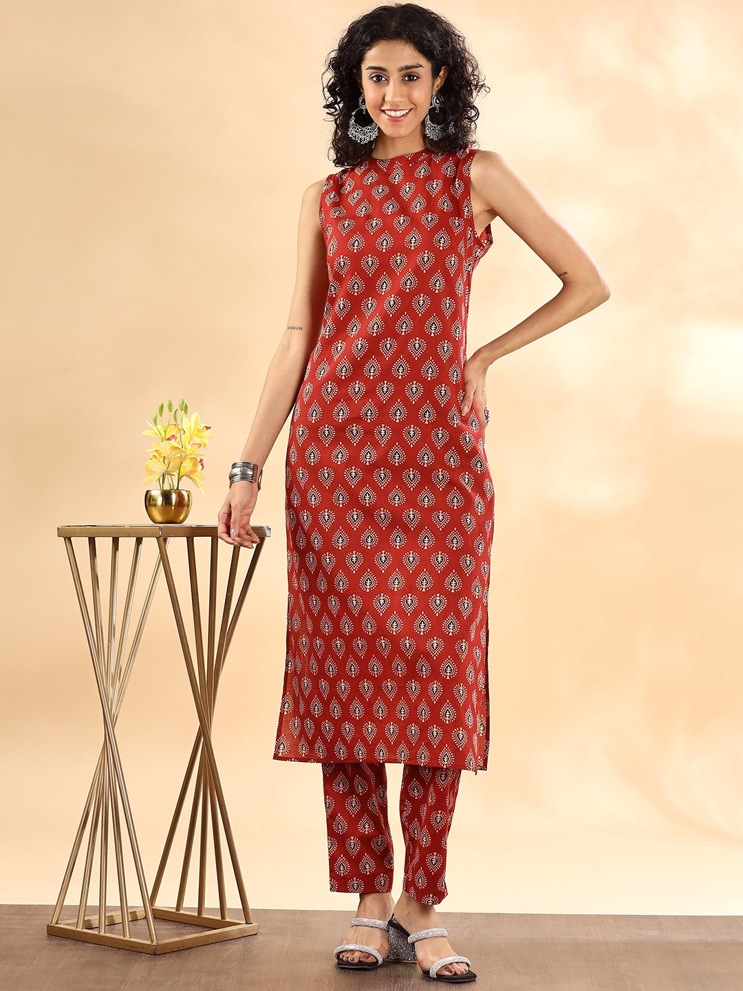 

Anouk Maroon Ethnic Motifs Printed Mandarin Collar Pure Cotton Kurta With Trouser