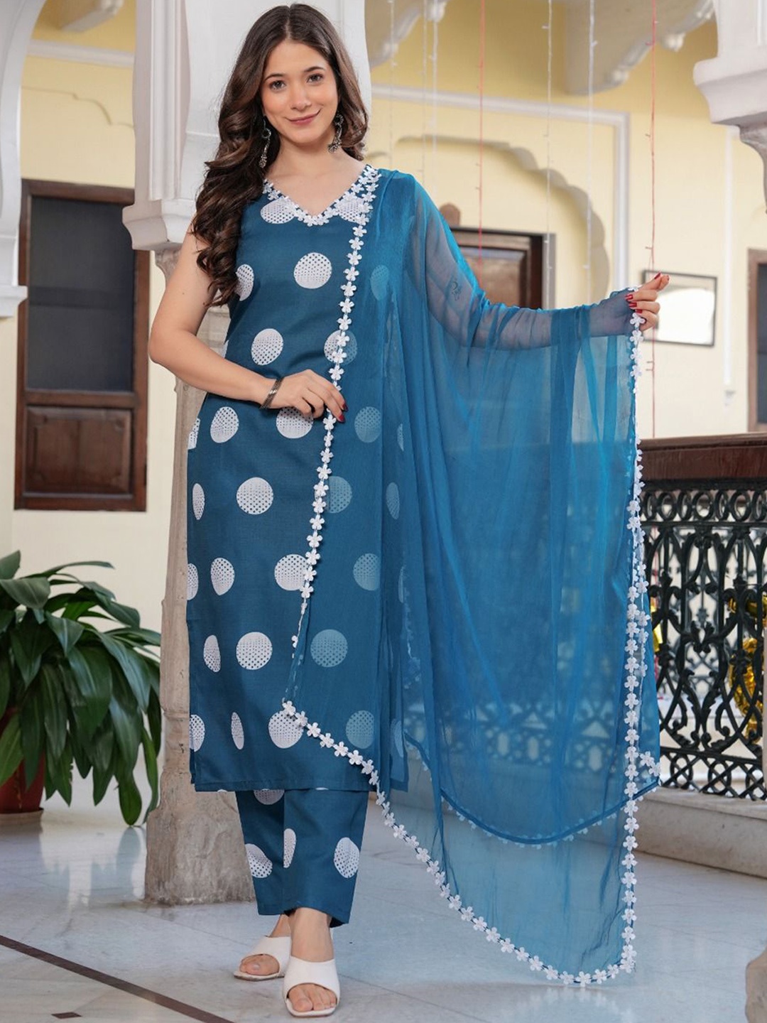 

HETVI CREATION Geometric Printed V-Neck Straight Kurta With Trousers & Dupatta, Blue