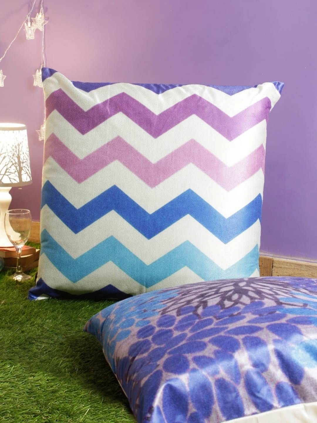 

Aura White & Blue 2 Pieces Geometric Printed Velvet Square Cushion Covers