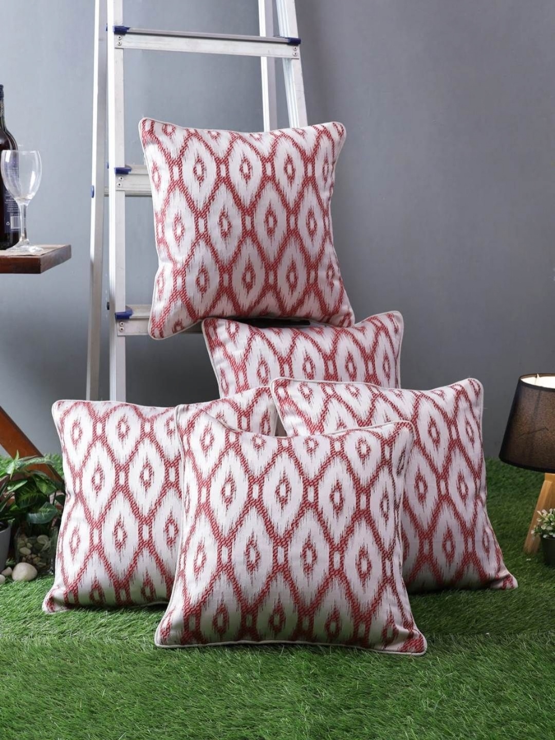 

Aura White & Red 5 Pieces Geometric Printed Square Cushion Covers