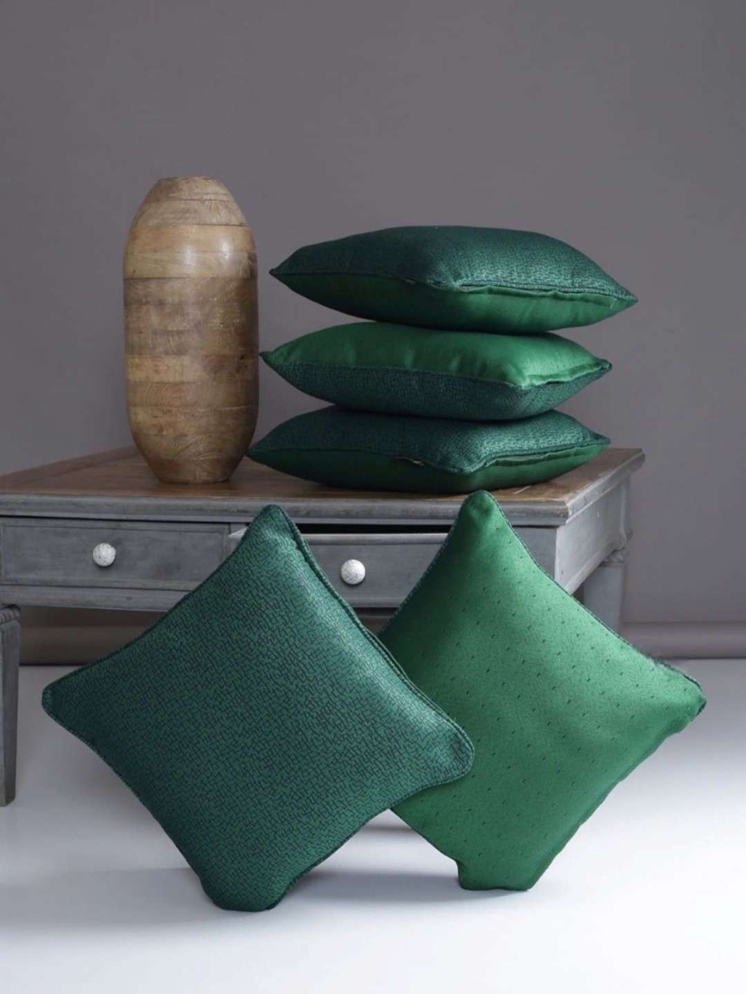 

Aura Green & Navy Blue 5 Pieces Geometric Printed Square Cushion Covers