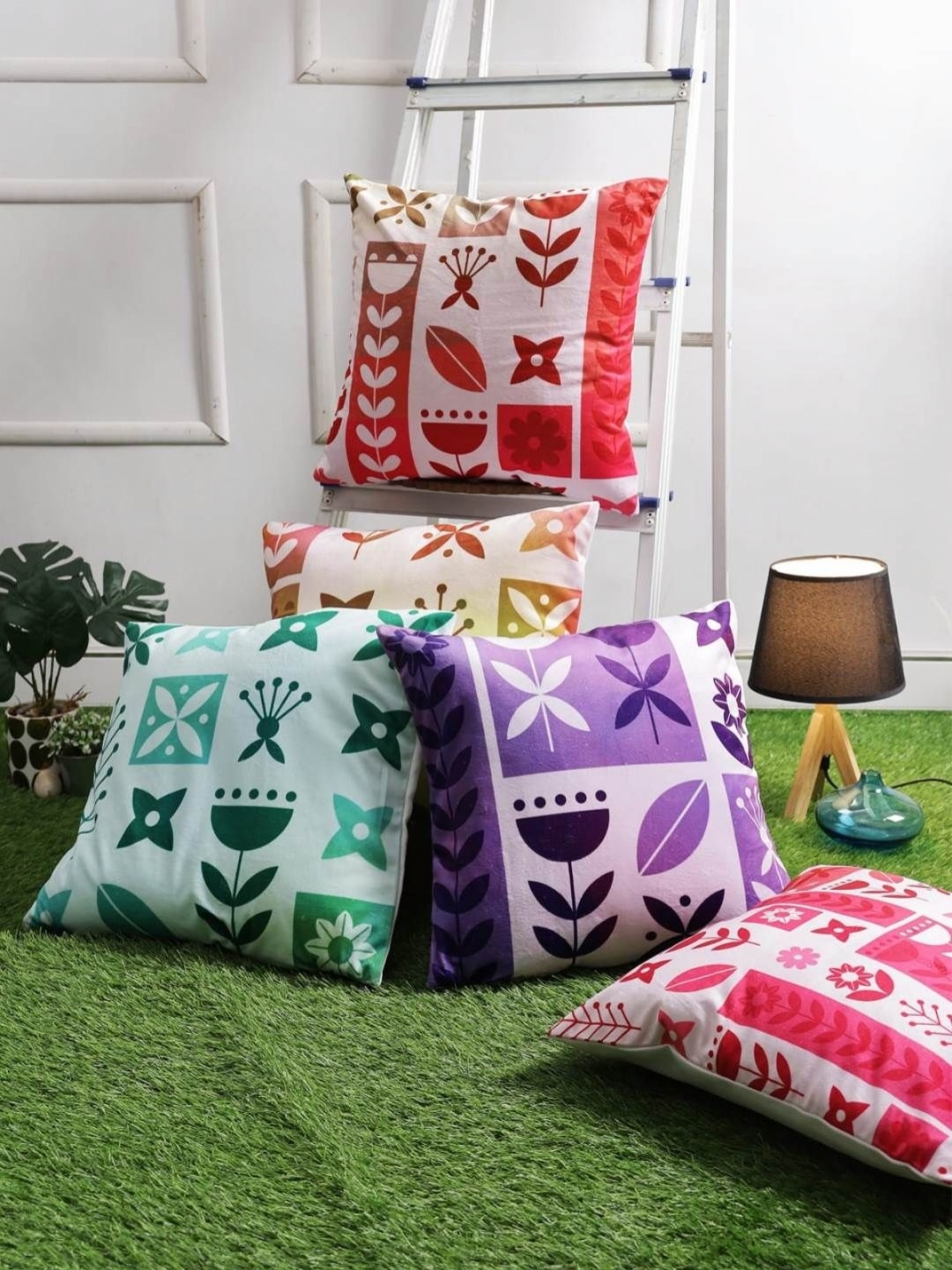 

Aura Red & Green 5 Pieces Floral Printed Velvet Square Cushion Covers