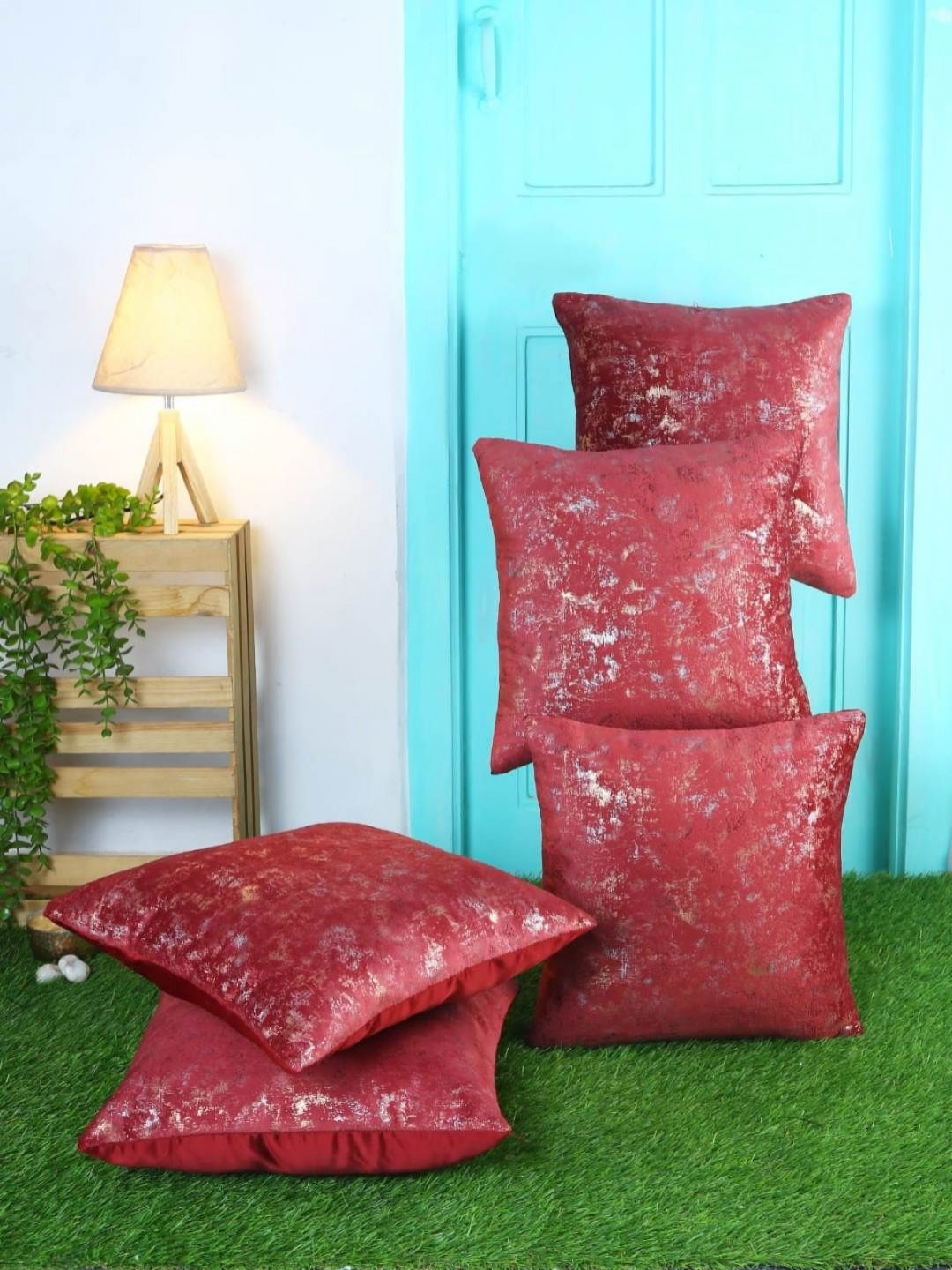 

Aura Maroon & Silver-Toned 5 Pieces Abstract Printed Square Cushion Covers