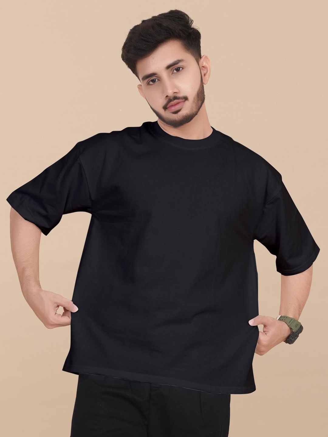 

BLURR Men Solid Round Neck Cotton Relaxed Fit T-shirt, Black