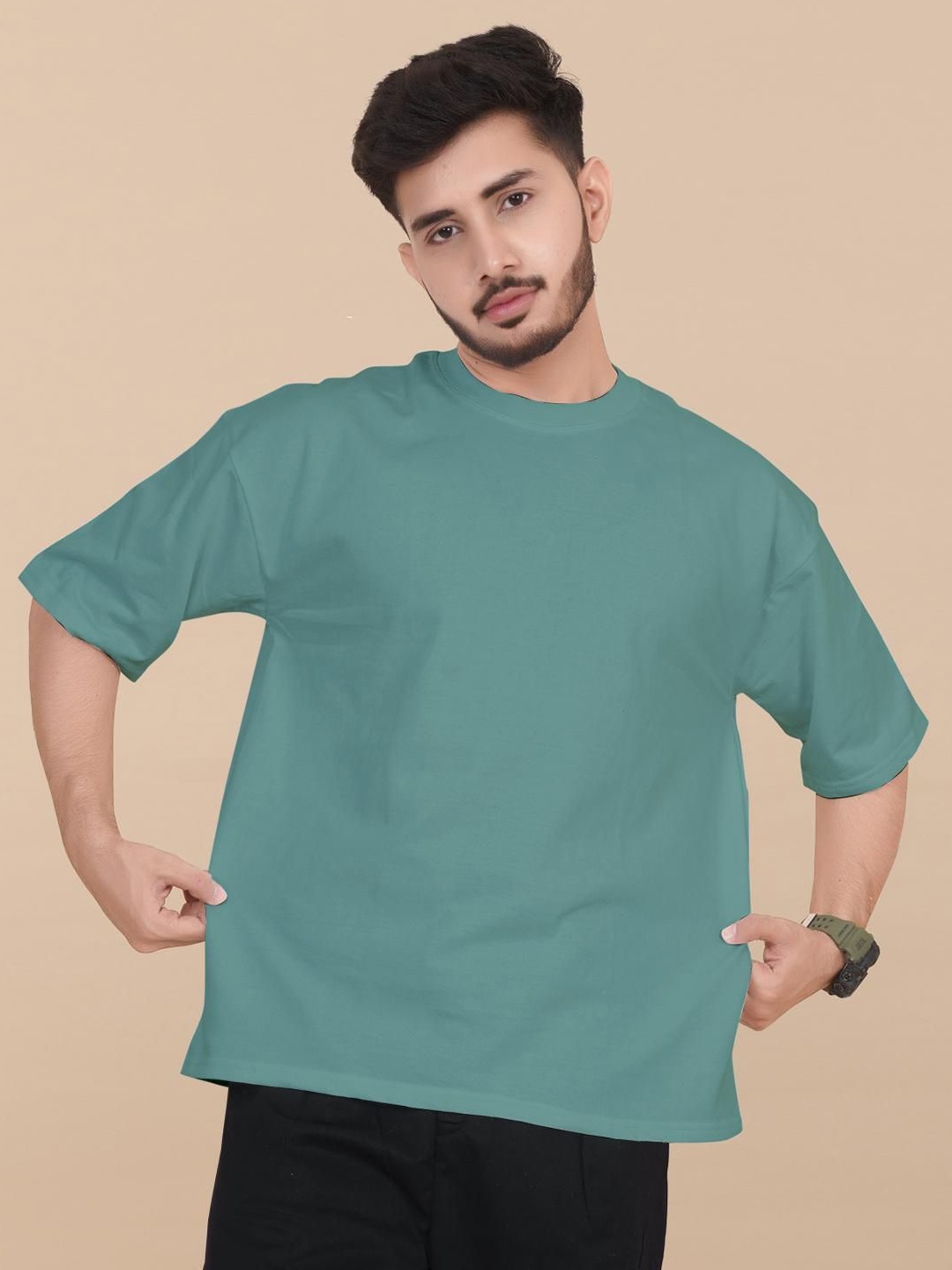 

BLURR Men Solid Round Neck Cotton Relaxed Fit T-shirt, Sea green