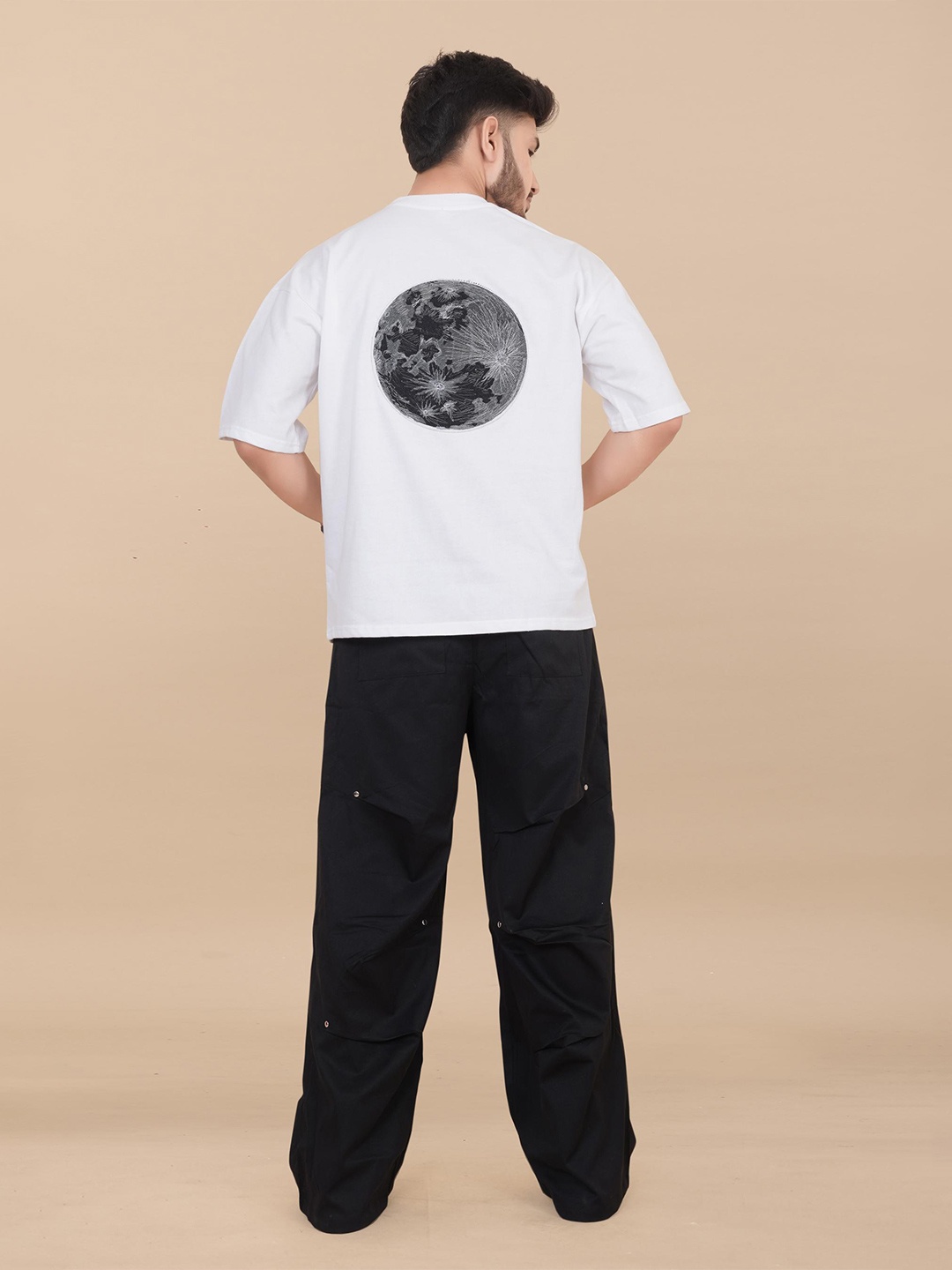 

BLURR Men Typography Printed Round Neck Cotton T-shirt, White