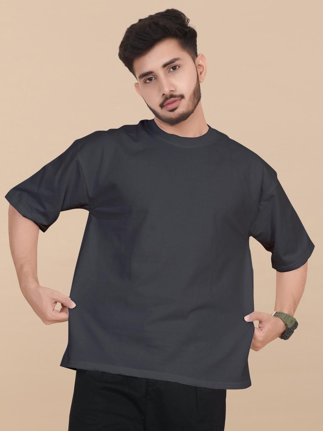 

BLURR Men Solid Round Neck Cotton Relaxed Fit T-shirt, Grey