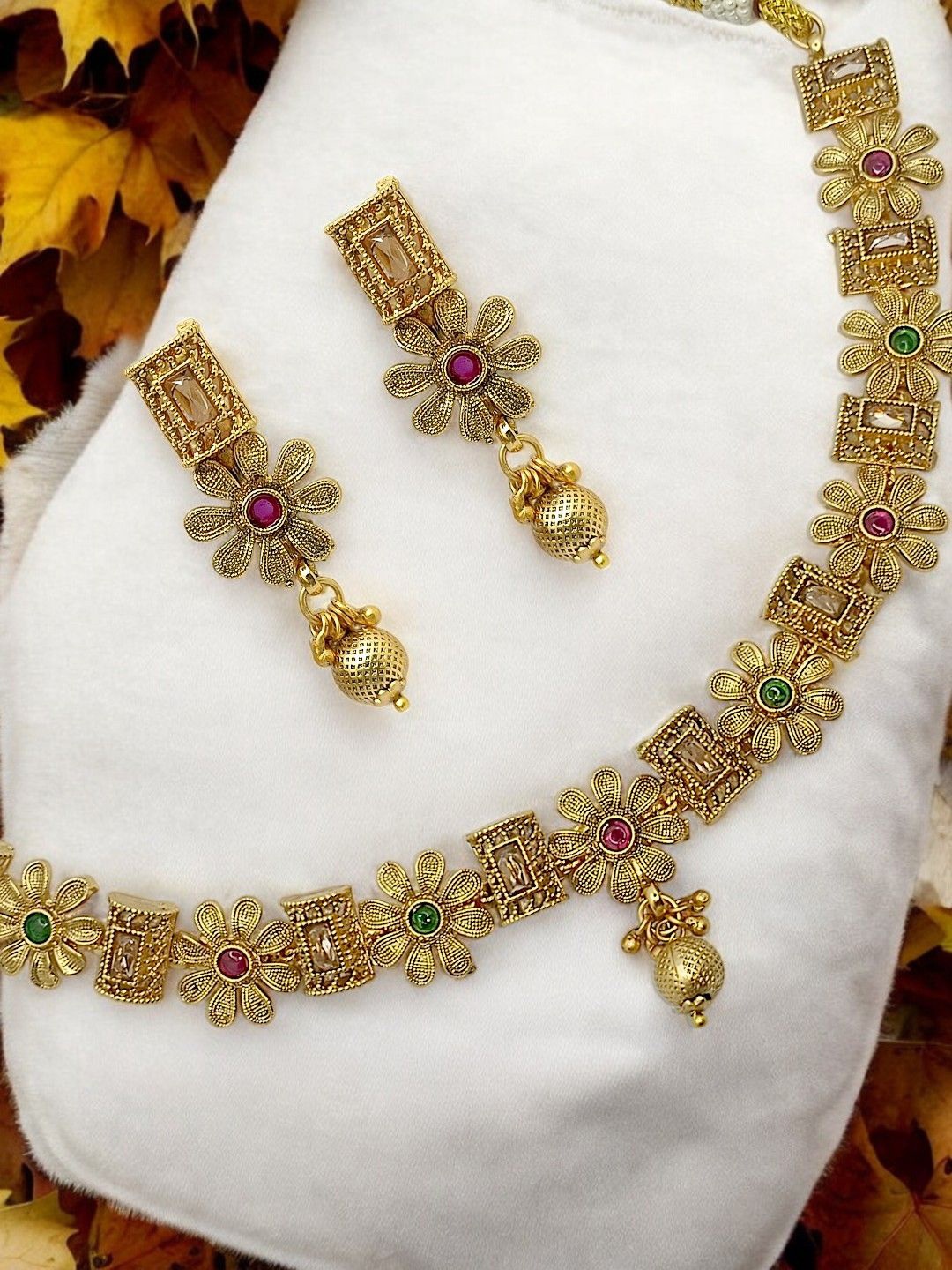 

FEMMIBELLA Gold-Plated Stone-Studded Jaipuri Choker Jewellery Set