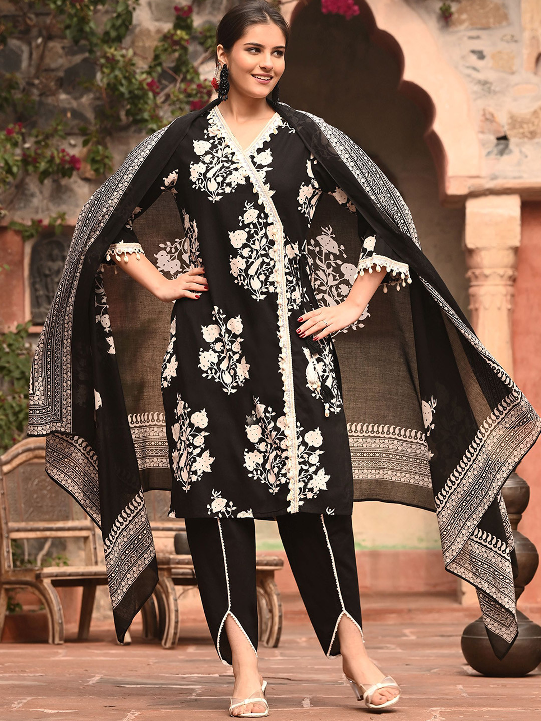 

filora Women Floral Printed Regular Pure Cotton Kurta with Trousers & With Dupatta, Black