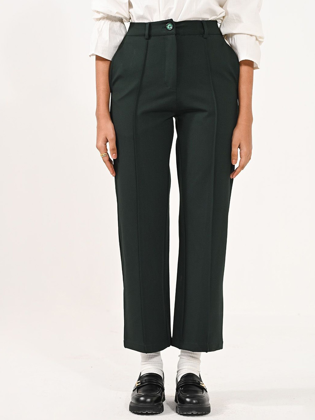 

Aamili Women Tapered Fit Mid-Rise Cropped Trousers, Green