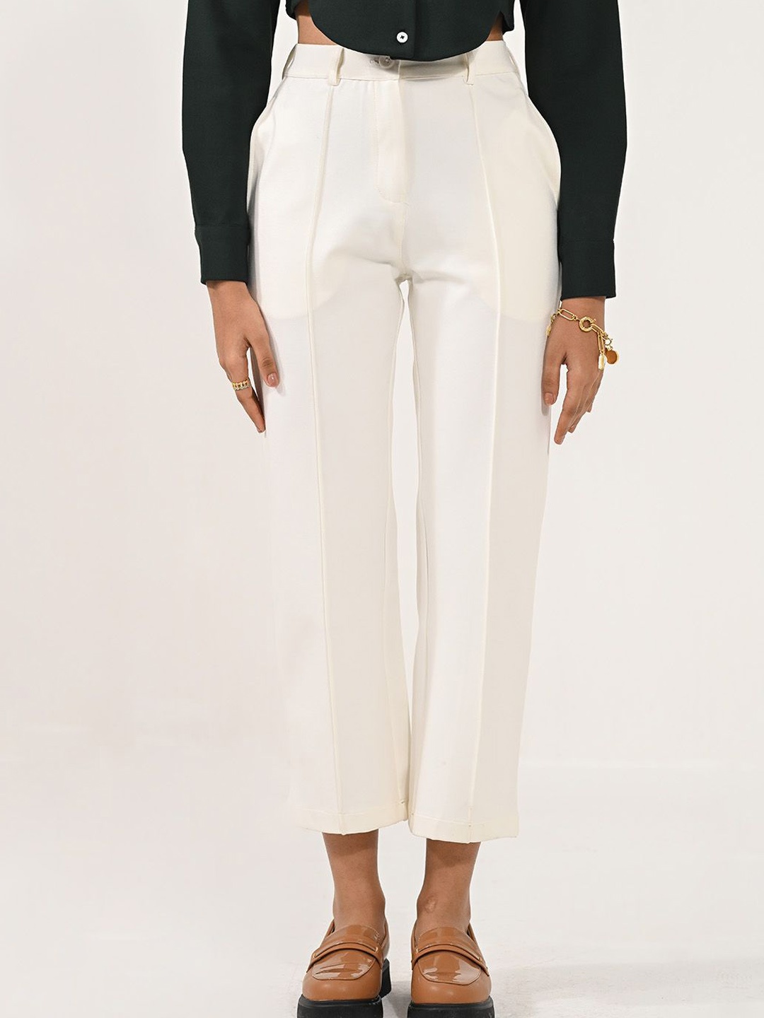 

Aamili Women Tapered Fit Trousers, White