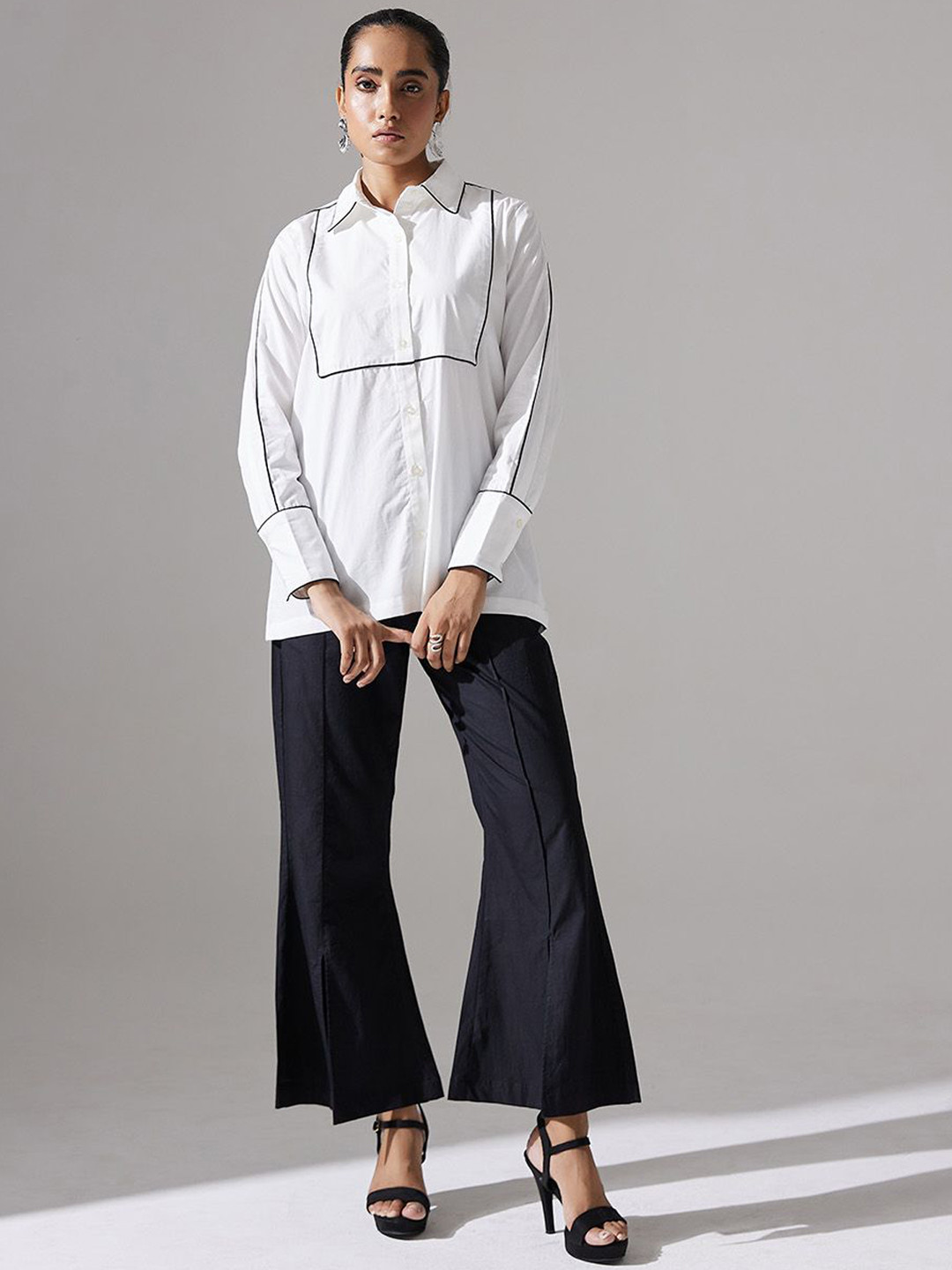 

Aamili Women Mid-Rise Straight Fit Cotton Bootcut Trouser, Black
