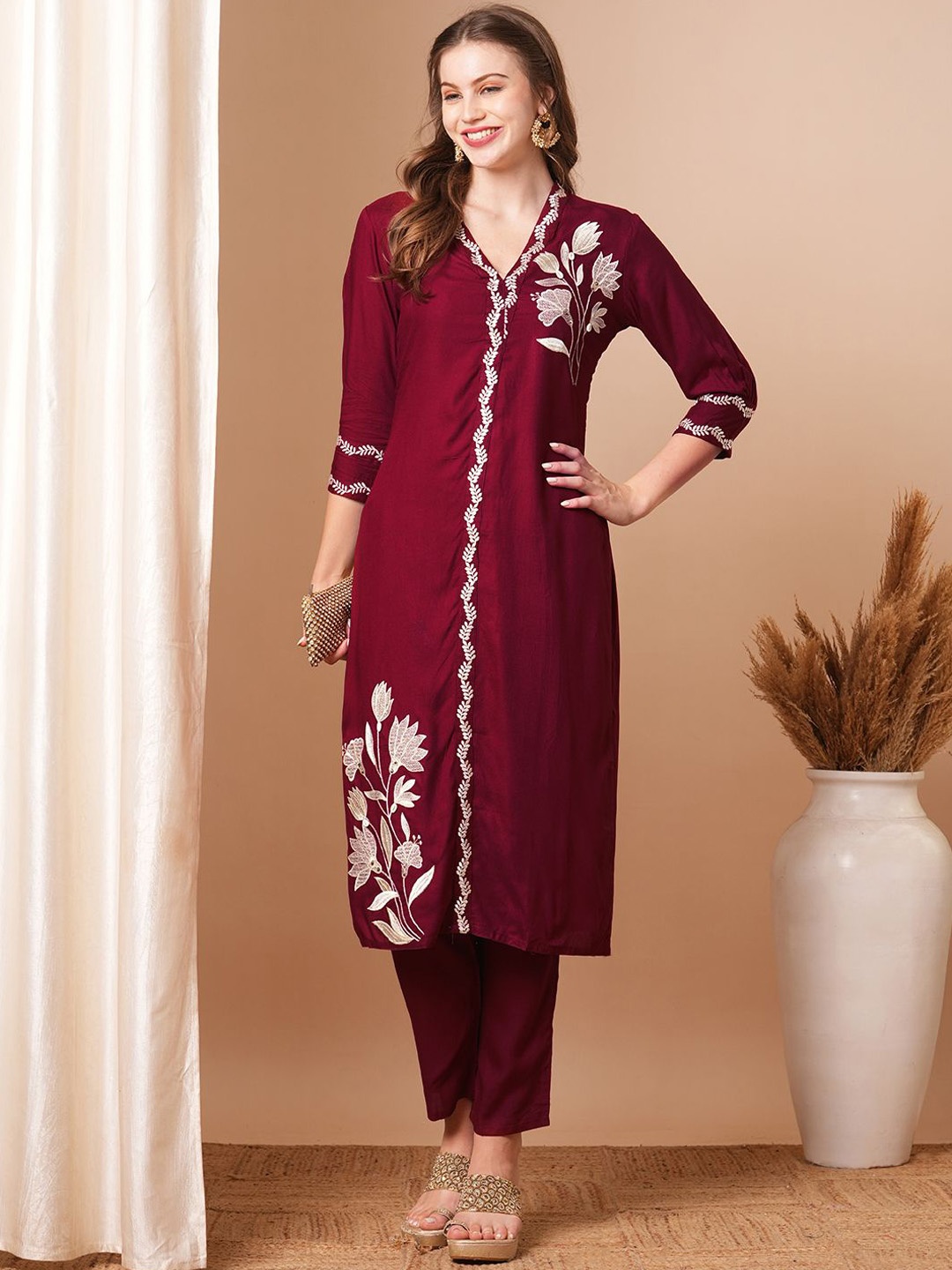 

FASHOR Floral Embroidered Regular Straight Kurta With Trousers, Maroon