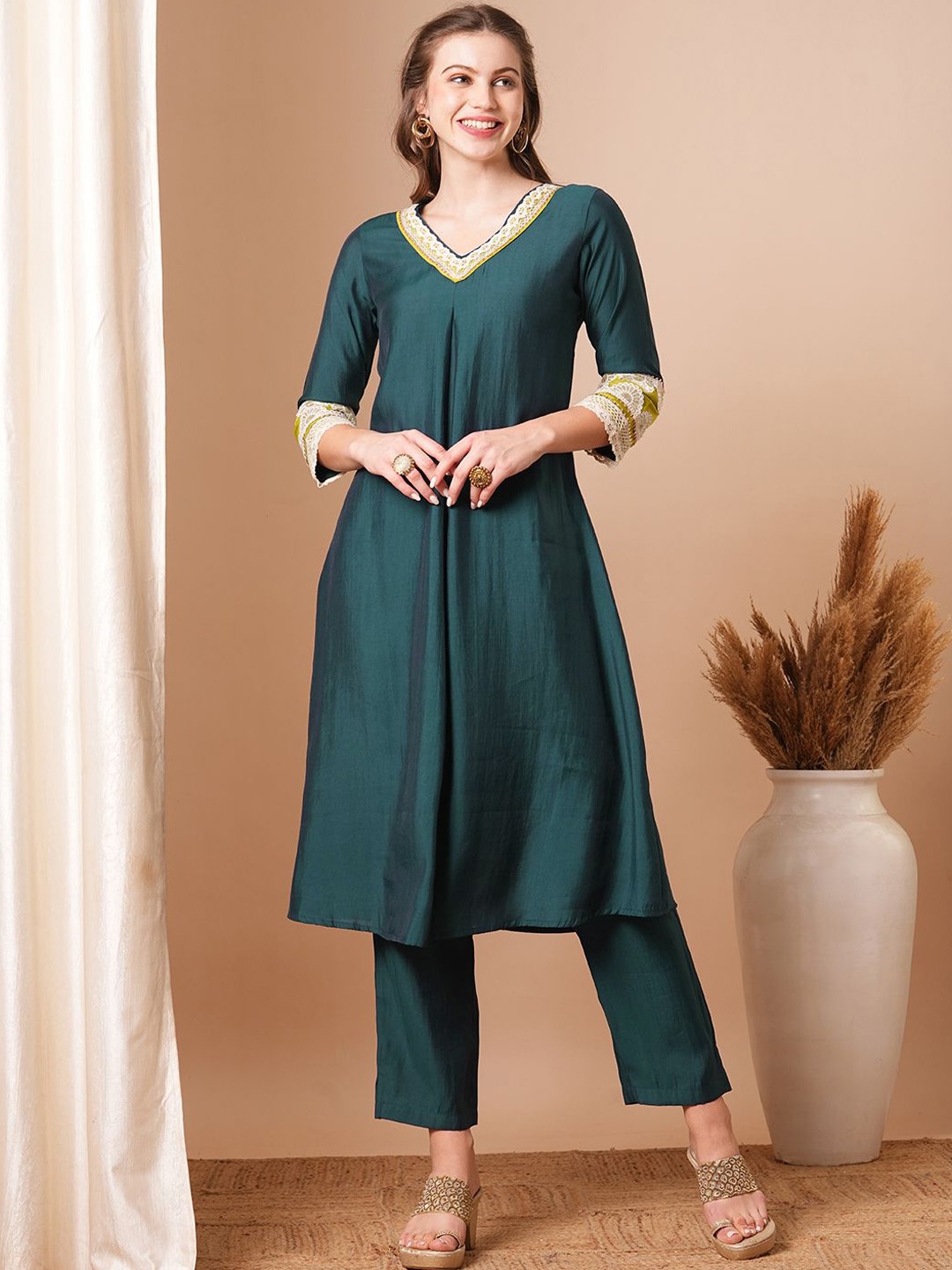 

FASHOR Green Floral Embroidered V-Neck Thread Work A-Line Kurta With Trousers