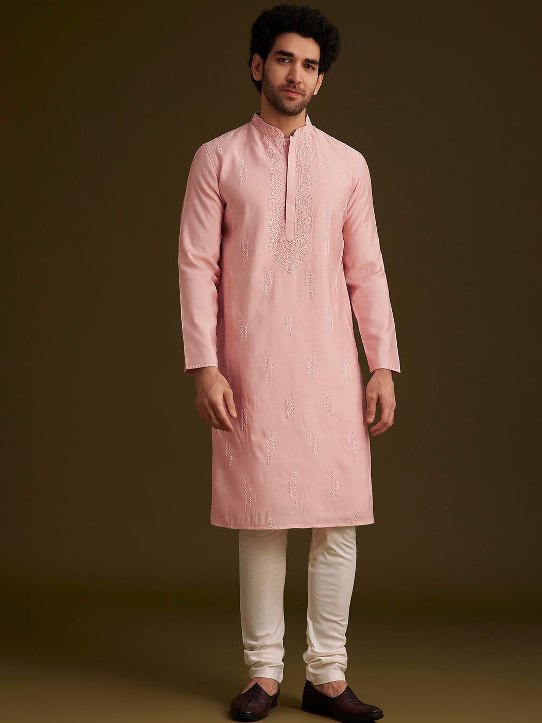 

KALKI Fashion Geometric Embroidered Mandarin Collar Thread Work Kurta With Churidar, Peach