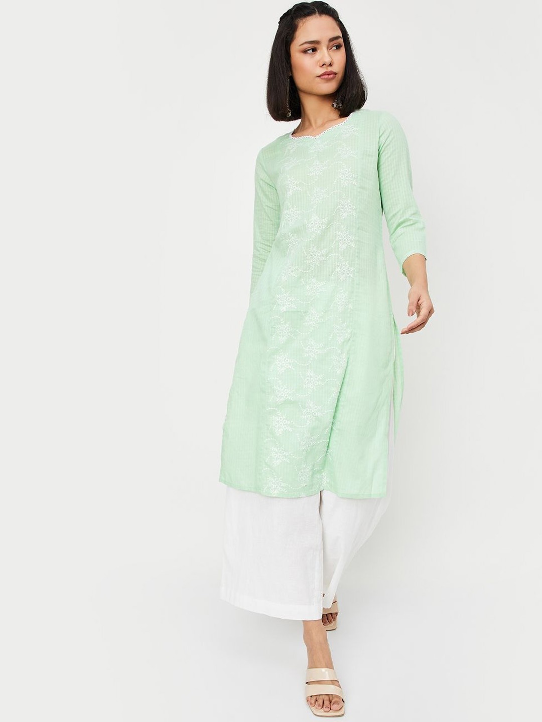 

max Women Floral Embroidered Sweetheart Neck Thread Work Straight Kurtas, Green