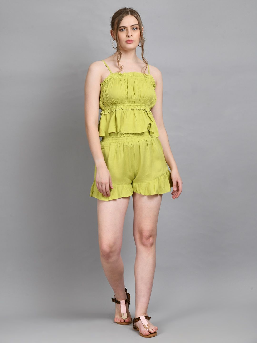 

PRETTY LOVING THING Shoulder Straps Top With Shorts, Green