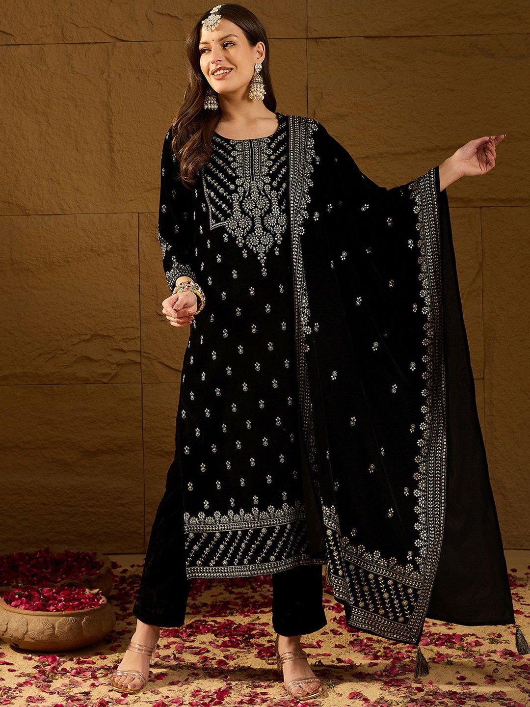 

KALINI Floral Embroidered Sequinned Velvet Kurta With Trouser And Dupatta, Black