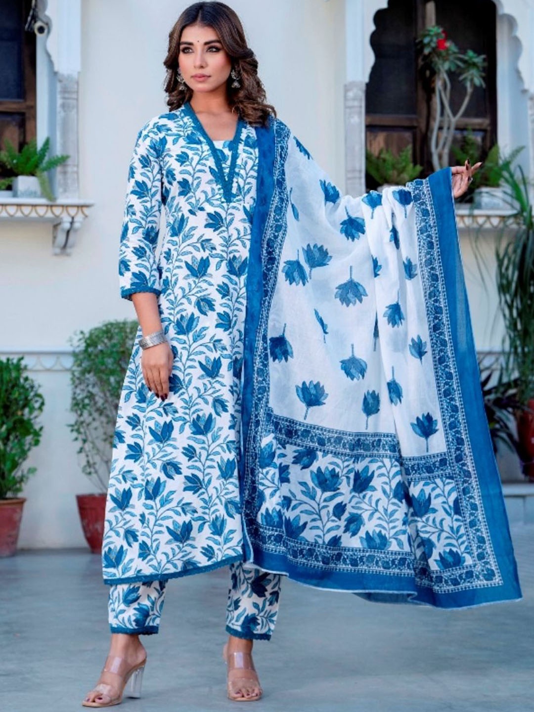 

SINSINI Floral Printed Square Neck Pure Cotton A-Line Kurta With Trousers & Dupatta, Blue