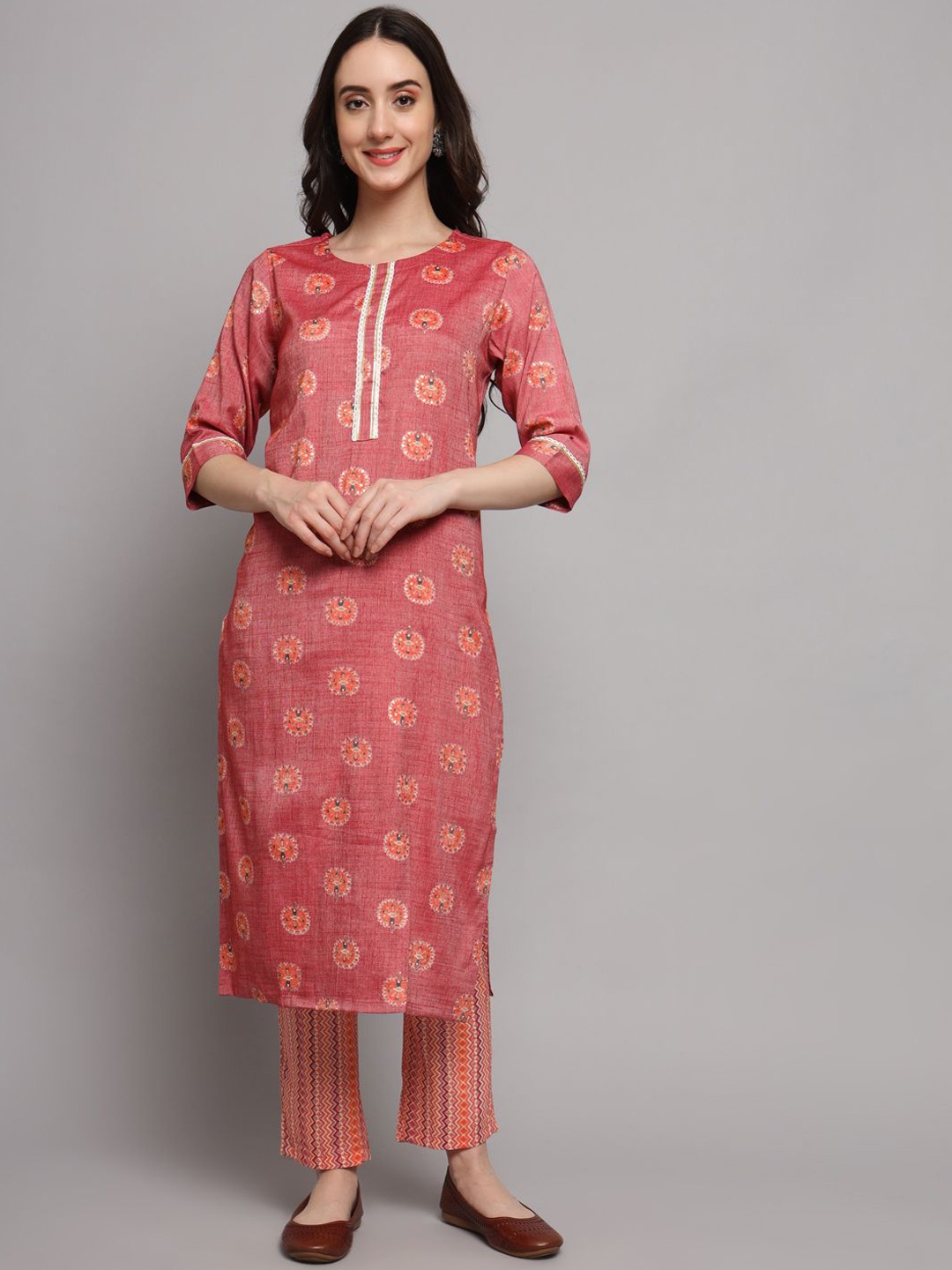 

INVAGA FASHION Floral Printed Round Neck Straight Kurta With Trouser, Pink