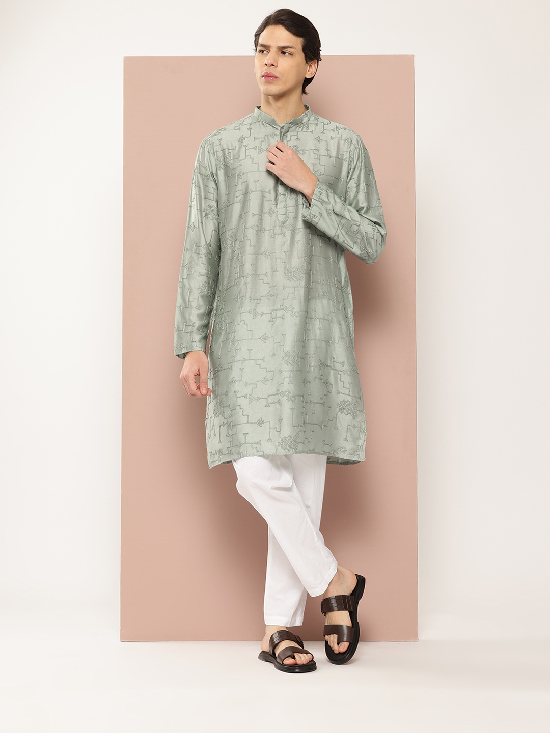 

See Designs Men Embroidered Thread Work Kurta with Pyjamas, Sea green