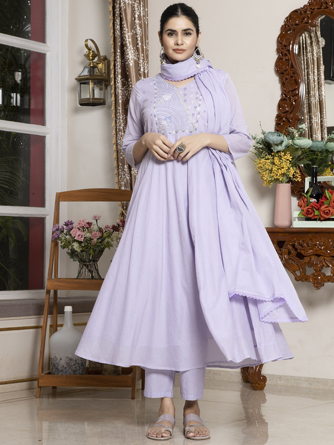 

Glomee Women Ethnic Motifs Yoke Design Regular Beads and Stones Pure Cotton Kurta with Trousers & With, Purple