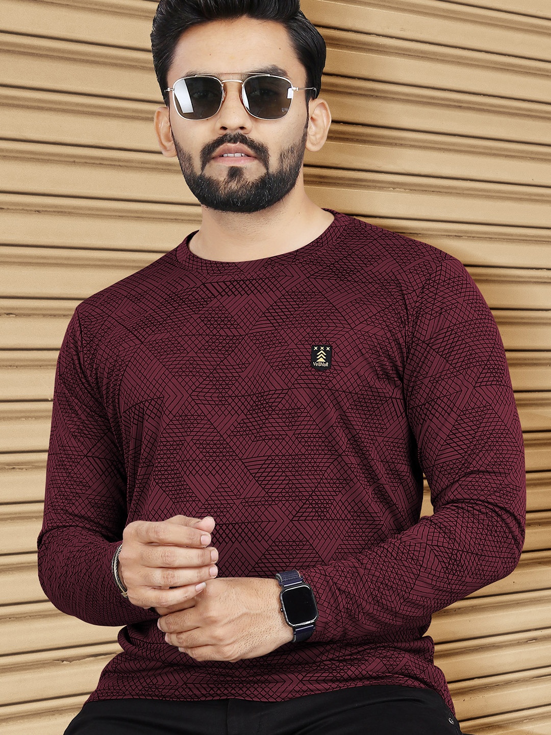 

VeBNoR Men Geometric Printed Round Neck Casual T-shirt, Maroon