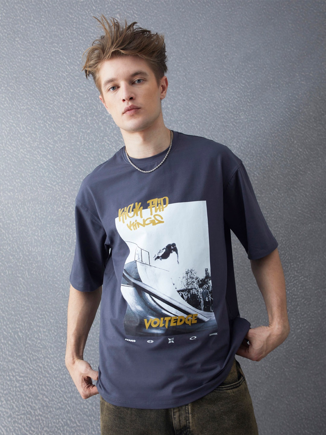 

VOLTEDGE Men Graphic Printed Round Neck Stretchable Relaxed Fit T-shirt, Grey