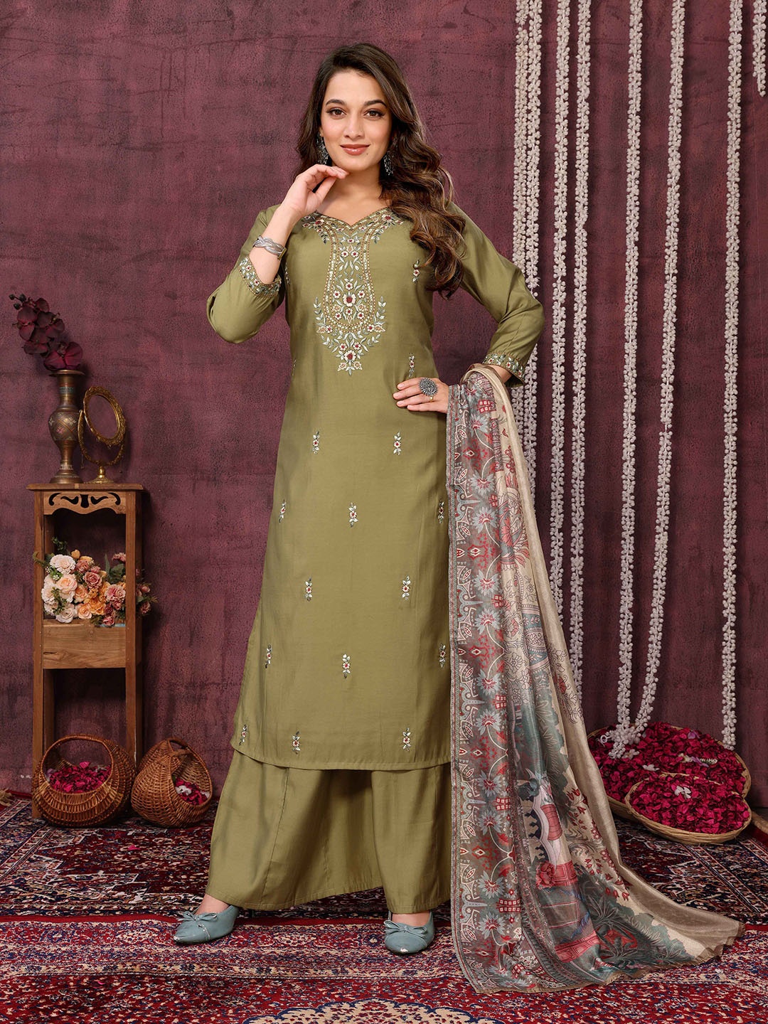 

Gee Next Creation Women Embroidered Regular Thread Work Kurta with Palazzos & With Dupatta, Olive