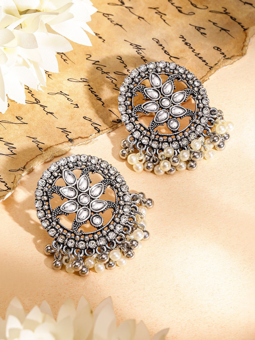 

Rubans Silver-Plated Oxidised Kundan Studded & Pearls Beaded Floral Studs