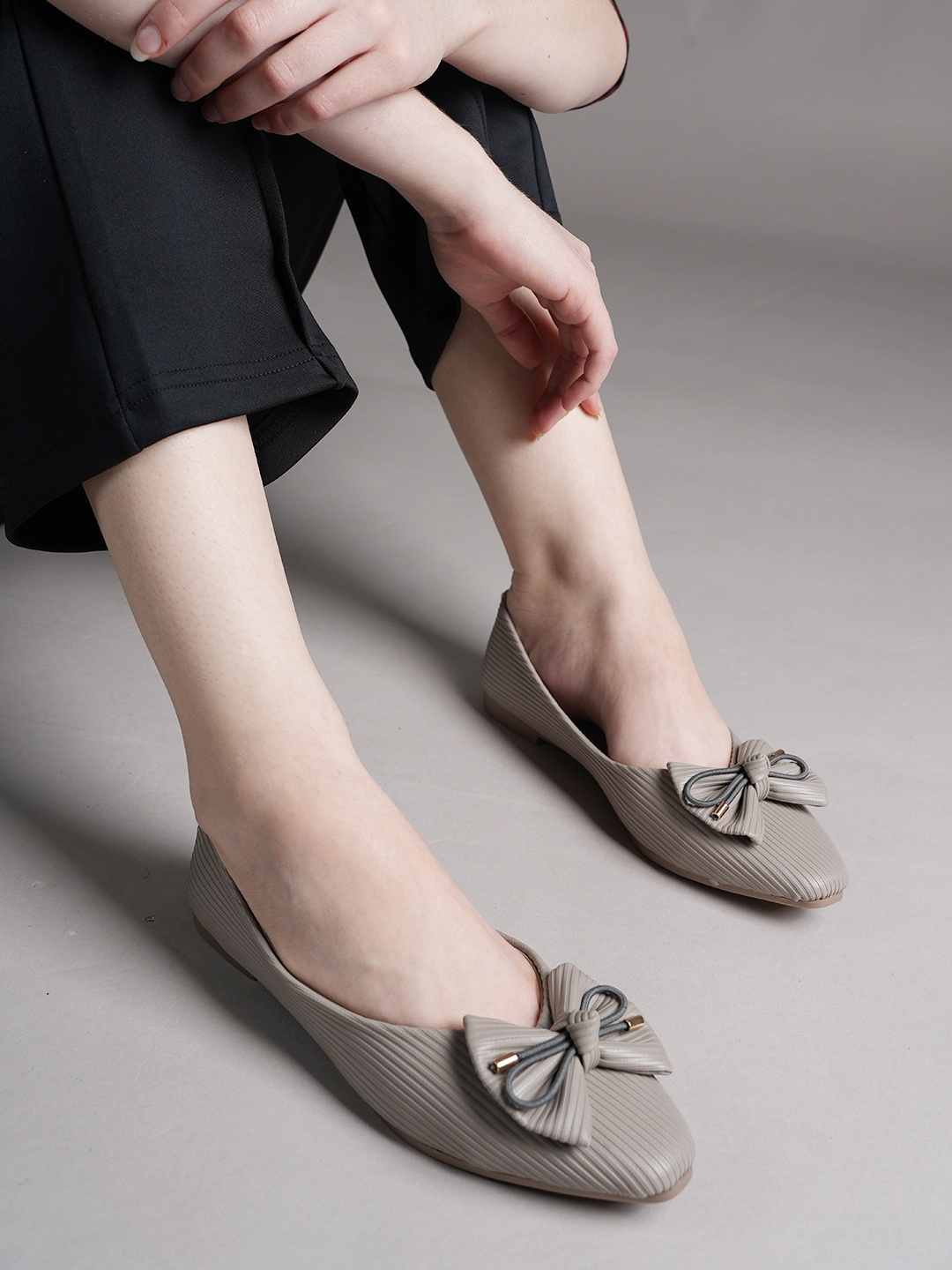 

Mast & Harbour Women Textured Ballerinas with Bows Flats, Grey
