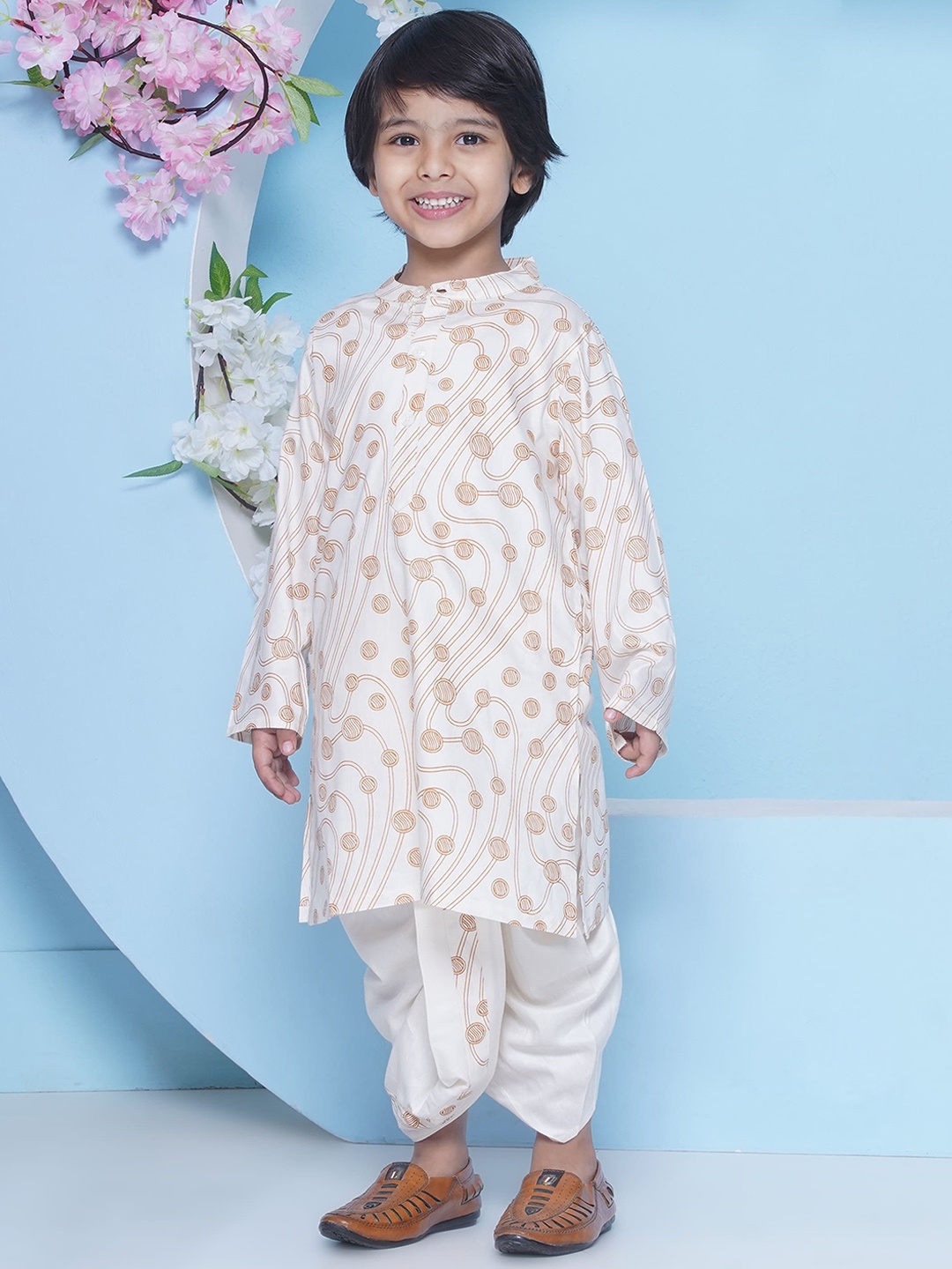 

Sethukrishna Boys Geometric Printed Band Collar Straight Kurta With Dhoti Pant, Off white