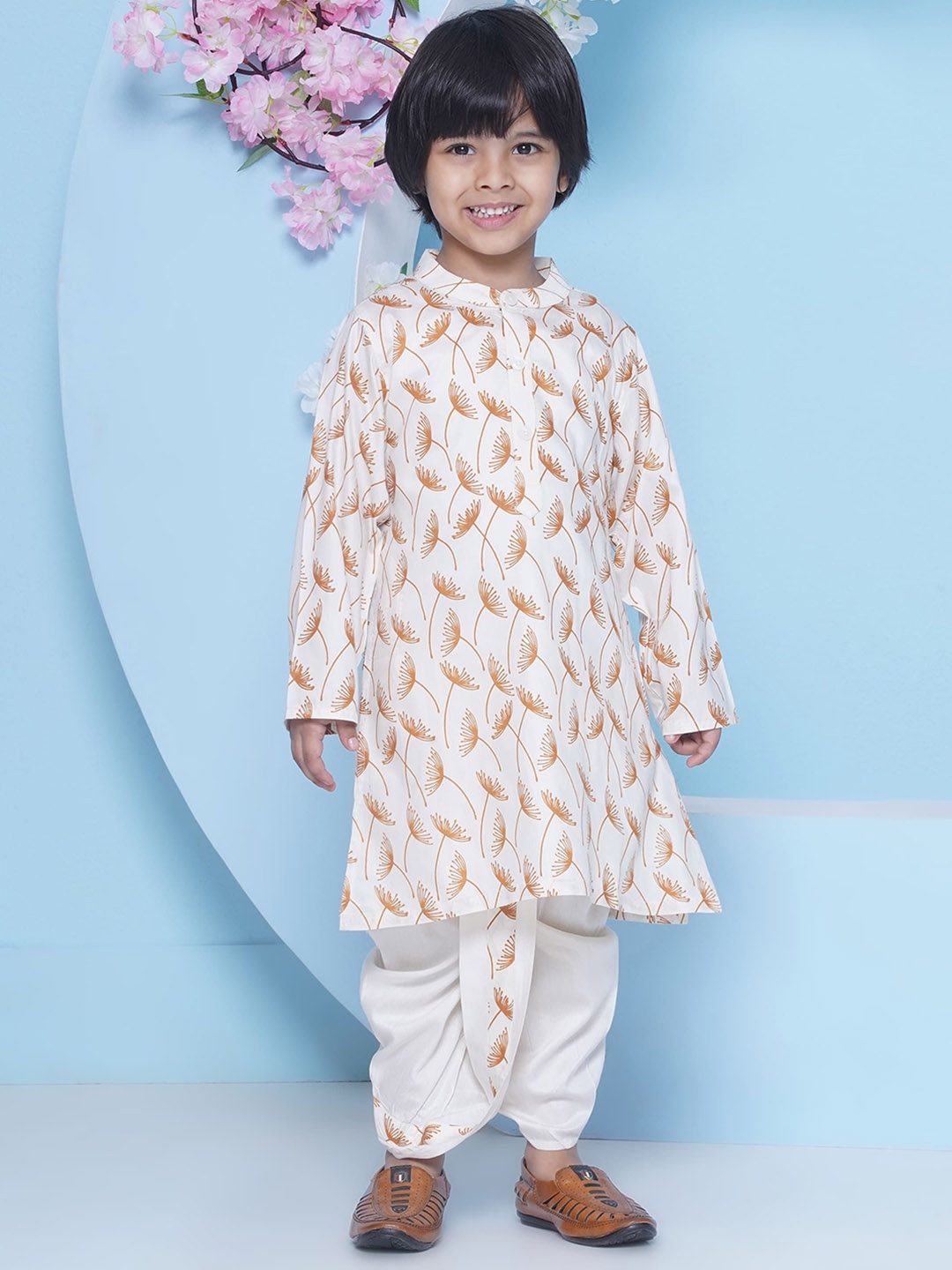 

Sethukrishna Boys Floral Printed Band Collar Straight Kurta With Dhoti Pant, Off white