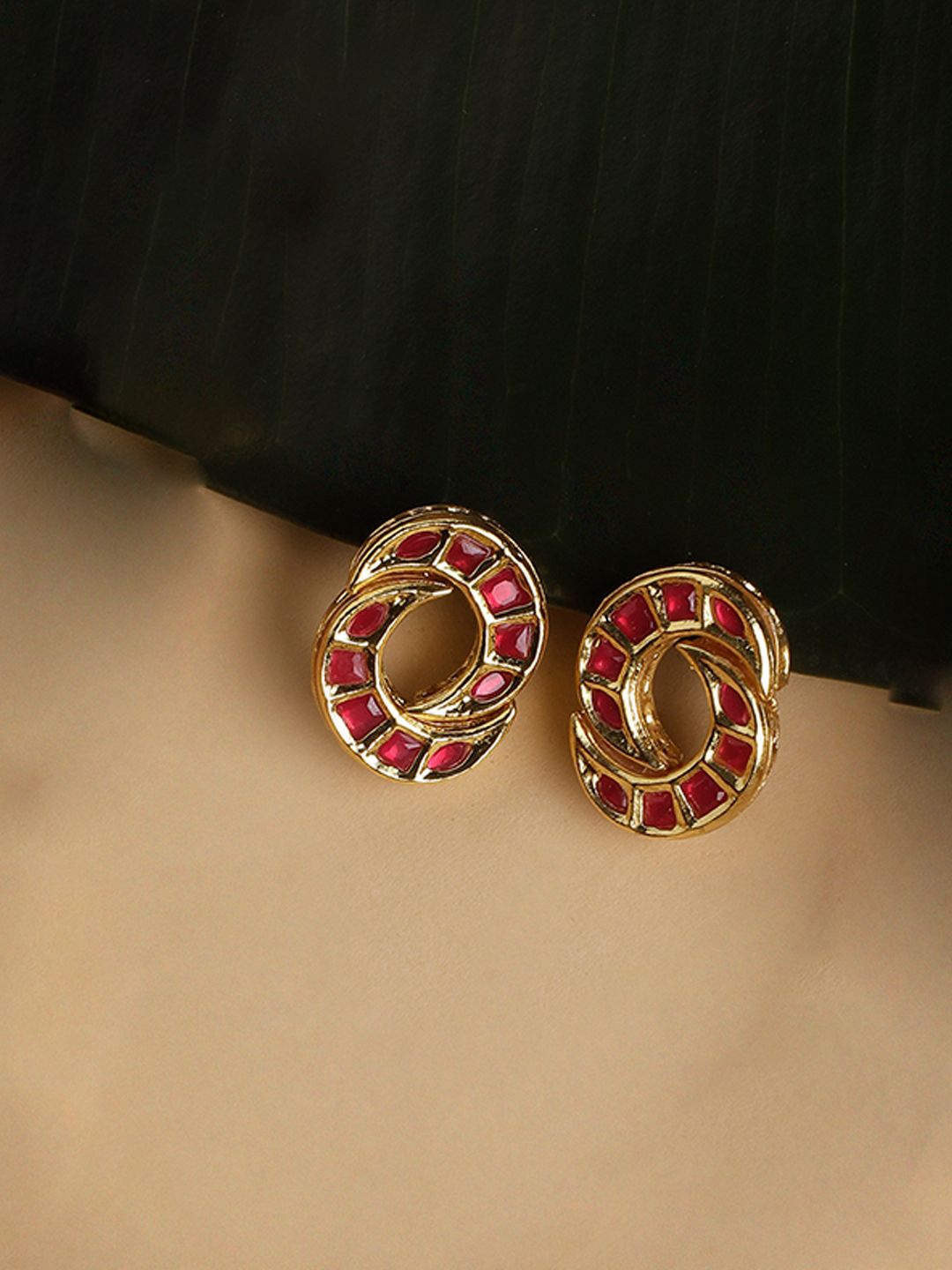 

DUGRISTYLE Gul-e-Aftab Gold-Plated Kundan Studded Contemporary Shaped Studs, Red