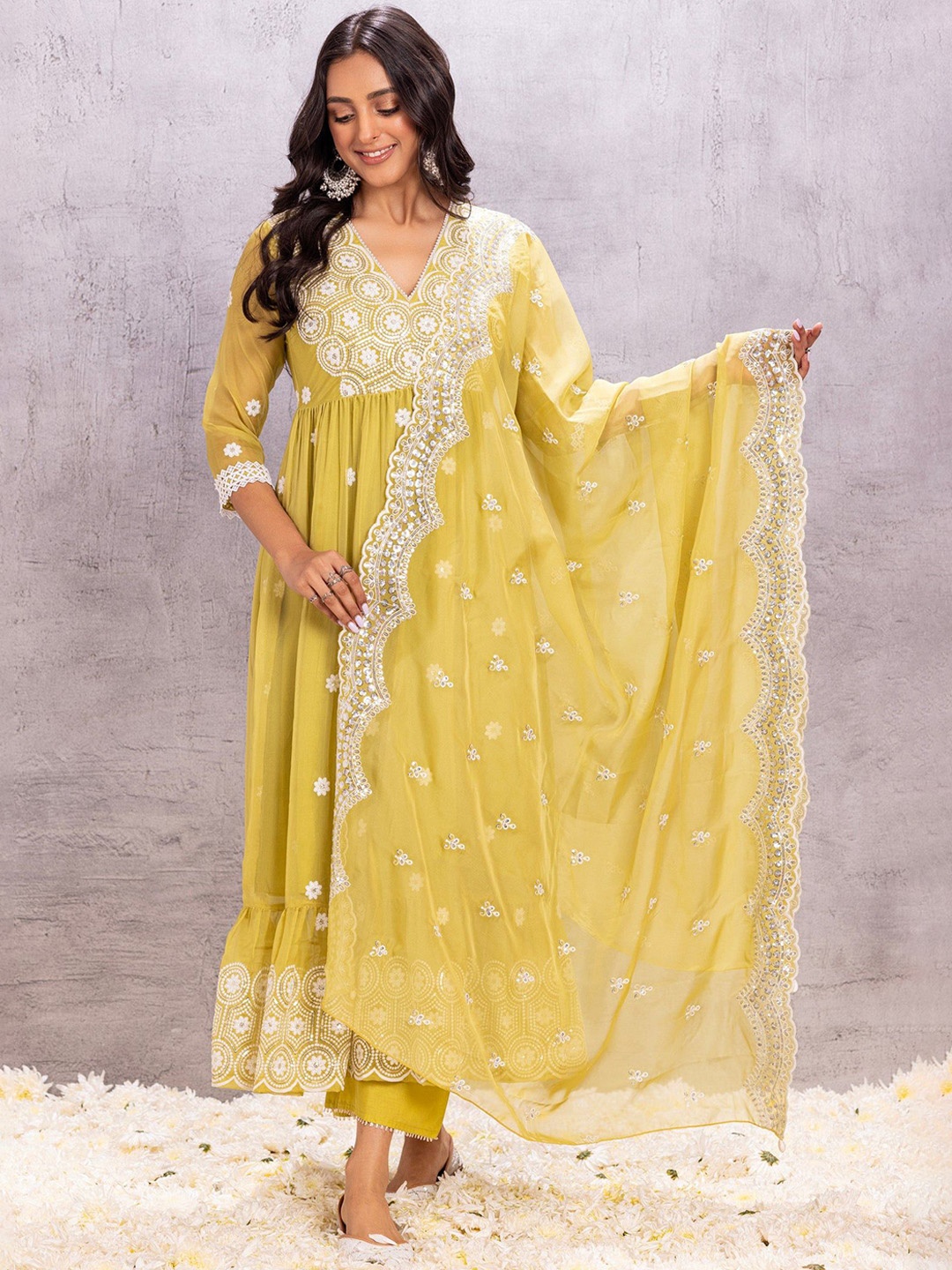 

SEW Floral Embroidered Empire Sequinned Organza Kurta With Trousers & Dupatta, Lime green