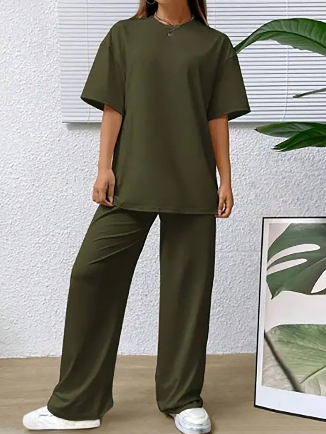 

My Swag Round Neck T-Shirt With Trousers, Green